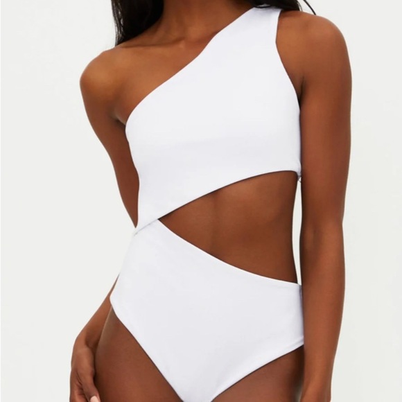 Beach Riot Other - Beach riot NWOT Elegant White One-Shoulder Swimsuit SZ M